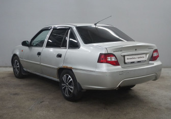 Подержанный автомобиль Daewoo Nexia Sedan 2009 года (6 фото)
