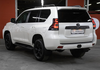 Подержанный автомобиль Toyota Land Cruiser Prado 2021 года (7 фото)