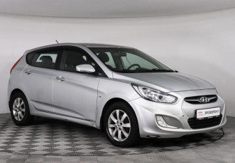 Подержанный автомобиль Hyundai Solaris Hatchback 2012 года (2 фото)