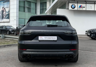Подержанный автомобиль Porsche Cayenne 2021 года (6 фото)