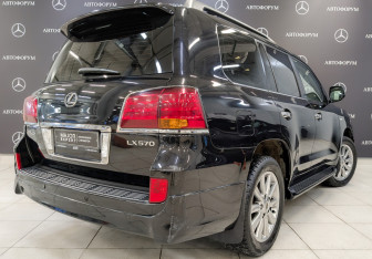 Подержанный автомобиль Lexus LX 2010 года (5 фото)