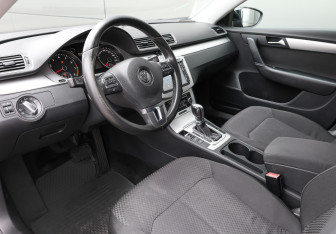 Подержанный автомобиль Volkswagen Passat Sedan 2011 года (16 фото)