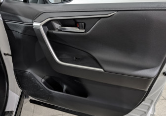 Подержанный автомобиль Toyota RAV4 2020 года (25 фото)