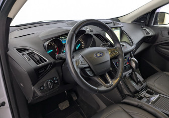 Подержанный автомобиль Ford Kuga 2018 года (16 фото)