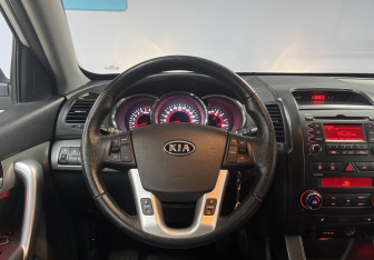 Подержанный автомобиль Kia Sorento 2012 года (19 фото)