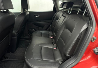 Подержанный автомобиль Nissan Qashqai 2008 года (10 фото)