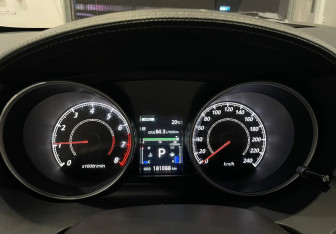 Подержанный автомобиль Mitsubishi Outlander 2012 года (9 фото)