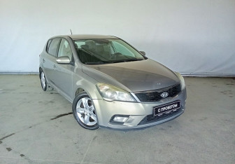 Подержанный автомобиль Kia Ceed Hatchback 2010 года (3 фото)