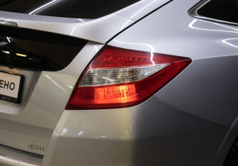 Подержанный автомобиль Honda Crosstour 2011 года (24 фото)