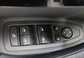 Подержанный автомобиль BMW X1 2018 года (18 фото)