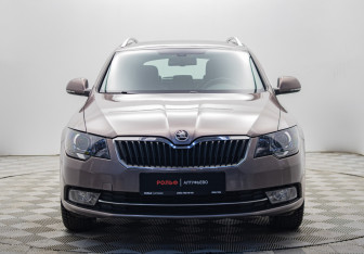 Подержанный автомобиль Skoda Superb Wagon 2014 года (8 фото)