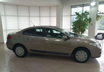 Подержанный автомобиль Renault Fluence 2010 года (4 фото)