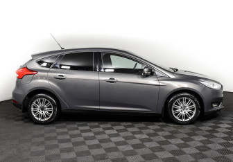 Подержанный автомобиль Ford Focus Hatchback 2015 года (4 фото)