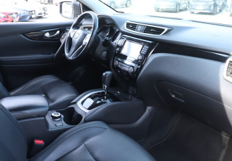 Подержанный автомобиль Nissan Qashqai 2017 года (8 фото)