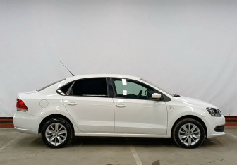 Подержанный автомобиль Volkswagen Polo Sedan 2012 года (4 фото)