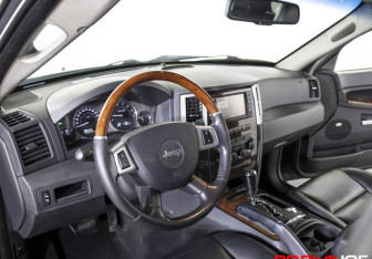 Подержанный автомобиль Jeep Grand Cherokee 2008 года (9 фото)