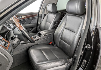 Подержанный автомобиль Hyundai Equus 2015 года (20 фото)