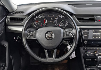 Подержанный автомобиль Skoda Superb Liftback 2016 года (22 фото)