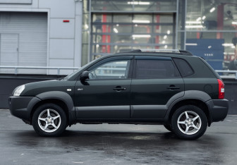 Подержанный автомобиль Hyundai Tucson 2008 года (8 фото)