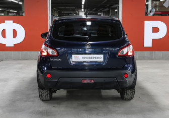 Подержанный автомобиль Nissan Qashqai 2012 года (6 фото)