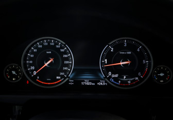 Подержанный автомобиль BMW X6 2014 года (14 фото)