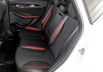 Подержанный автомобиль Geely Coolray 2023 года (12 фото)