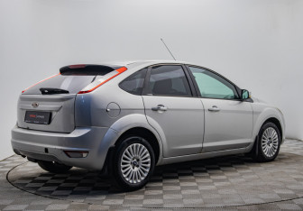 Подержанный автомобиль Ford Focus Hatchback 2009 года (5 фото)