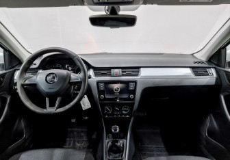 Подержанный автомобиль Skoda Rapid Liftback 2019 года (14 фото)