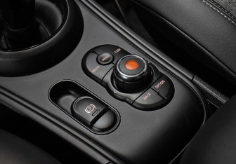 Подержанный автомобиль MINI Countryman 2020 года (19 фото)