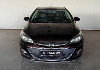 Подержанный автомобиль Opel Astra Sedan 2014 года (2 фото)