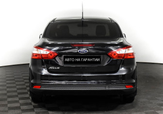 Подержанный автомобиль Ford Focus Sedan 2013 года (6 фото)
