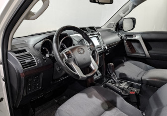 Подержанный автомобиль Toyota Land Cruiser Prado 2014 года (15 фото)