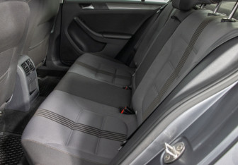 Подержанный автомобиль Volkswagen Jetta Sedan 2016 года (11 фото)