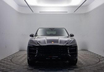 Подержанный автомобиль Porsche Cayenne 2023 года (2 фото)