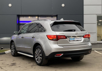 Подержанный автомобиль Acura MDX 2014 года (7 фото)