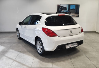 Подержанный автомобиль Peugeot 308 Hatchback 2011 года (7 фото)