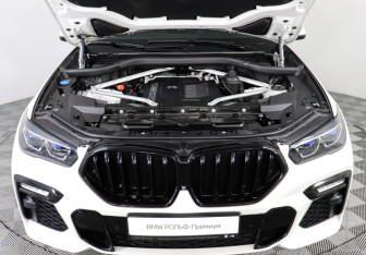 Подержанный автомобиль BMW X6 2021 года (10 фото)