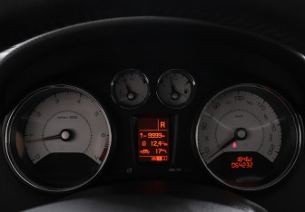 Подержанный автомобиль Peugeot 408 2014 года (9 фото)