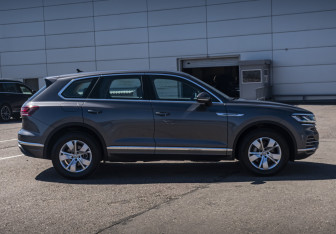 Подержанный автомобиль Volkswagen Touareg 2020 года (4 фото)