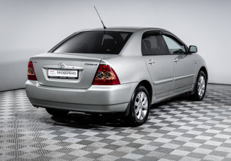 Подержанный автомобиль Toyota Corolla Sedan 2004 года (5 фото)