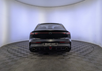 Подержанный автомобиль Changan UNI-V 2023 года (6 фото)