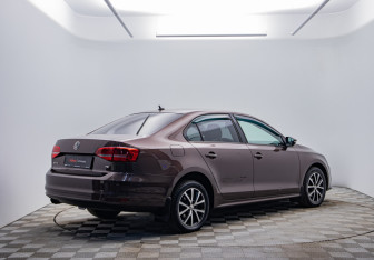 Подержанный автомобиль Volkswagen Jetta Sedan 2015 года (5 фото)