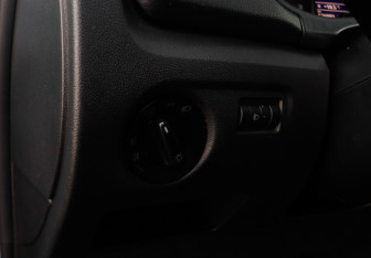 Подержанный автомобиль Skoda Fabia Hatchback 2011 года (15 фото)