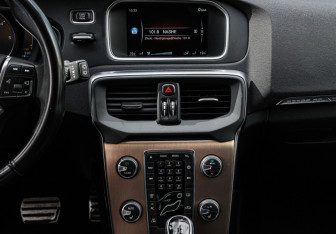Подержанный автомобиль Volvo V40 Hatchback 2014 года (10 фото)