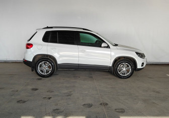 Подержанный автомобиль Volkswagen Tiguan 2014 года (8 фото)