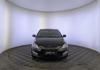 Подержанный автомобиль Hyundai Solaris Sedan 2015 года (2 фото)