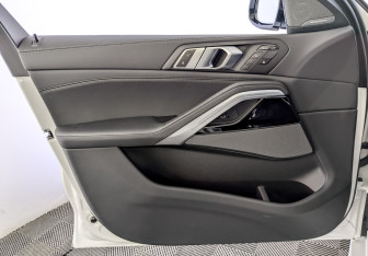 Подержанный автомобиль BMW X6 2023 года (19 фото)