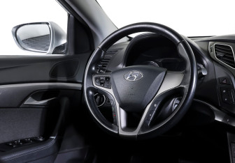 Подержанный автомобиль Hyundai i40 Sedan 2016 года (16 фото)
