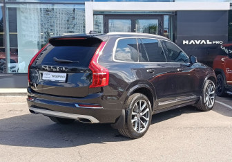Подержанный автомобиль Volvo XC90 2015 года (5 фото)