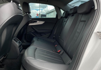 Подержанный автомобиль Audi A4 Sedan 2022 года (10 фото)